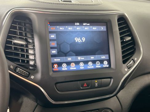 Used 2022 Jeep Cherokee Latitude w/ Sun & Sound Group AWD/4WD image 14