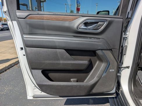 Used 2023 Chevrolet Suburban High Country image 14