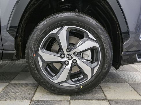 New 2025 Toyota RAV4 SE image 12