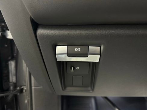 New 2025 Land Rover Defender 110 X image 39