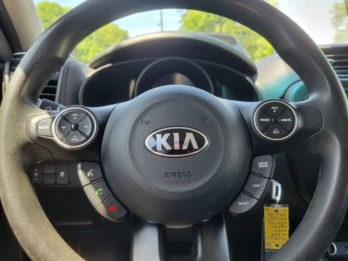Used 2018 Kia Soul FWD image 11