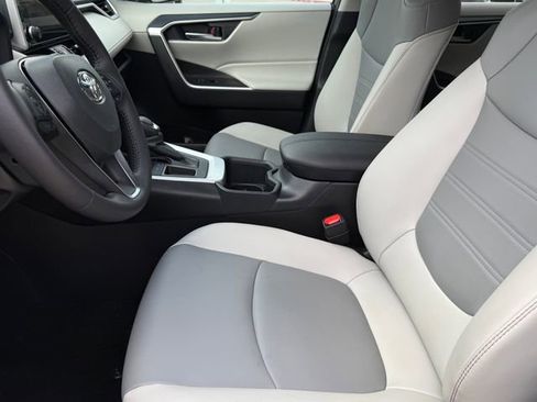 Used 2025 Toyota RAV4 XLE Premium FWD image 9
