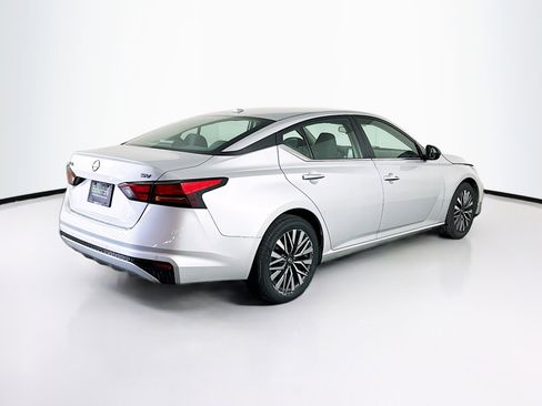 Used 2024 Nissan Altima 2.5 SV image 9
