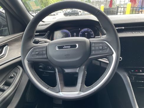 Used 2026 Jeep Grand Cherokee Altitude AWD/4WD image 15