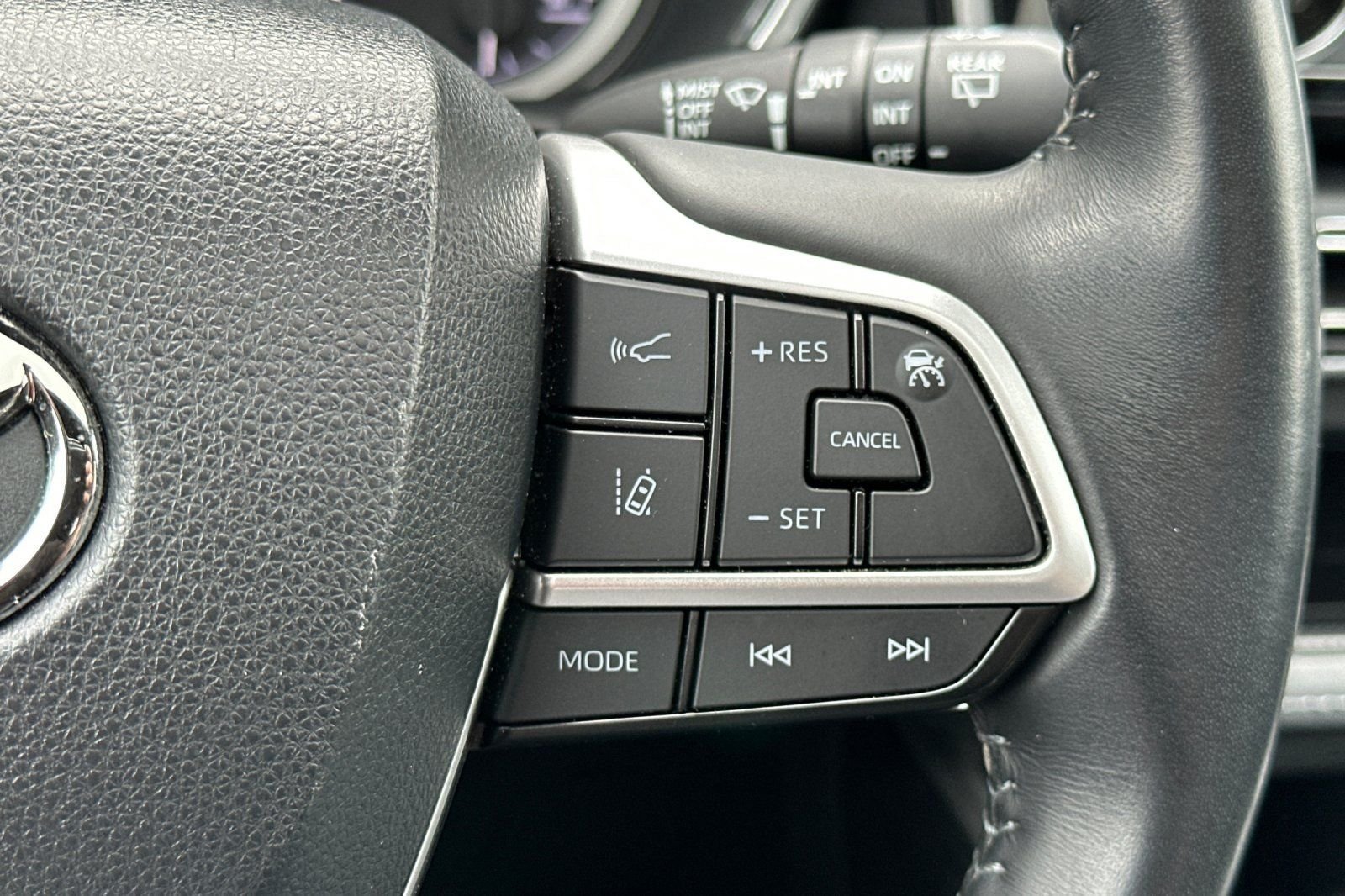 Used 2023 Toyota Highlander XSE AWD/4WD image 29