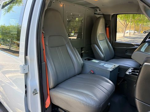 Used 2015 Chevrolet Express 2500 RWD image 13