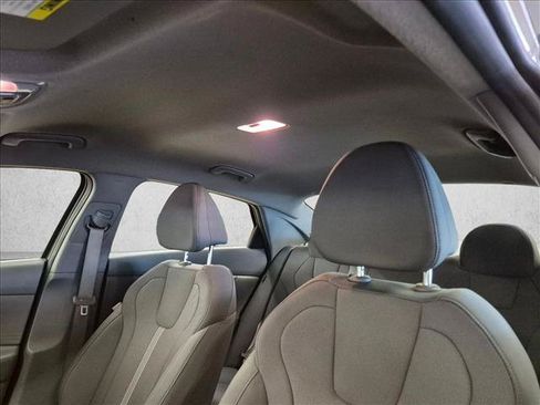 Used 2025 Hyundai Elantra SE FWD image 17