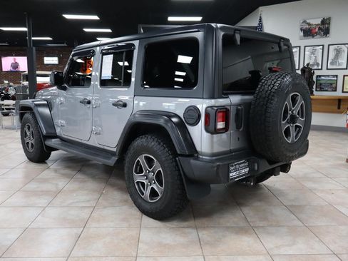 Used 2018 Jeep Wrangler Unlimited Sport S AWD/4WD image 3