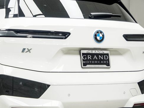 Used 2022 BMW iX xDrive50 w/ Sport Package image 14