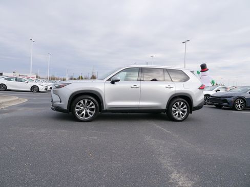 Used 2024 Toyota Grand Highlander Limited image 5