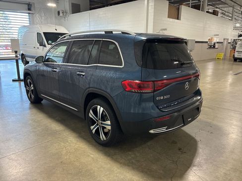 Used 2023 Mercedes-Benz EQB 300 4MATIC image 3