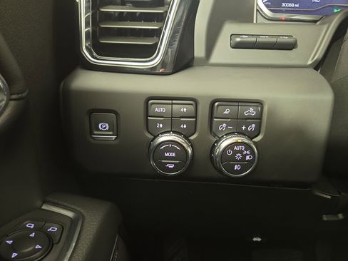 Used 2024 GMC Sierra 2500 Denali w/ Technology Package image 31