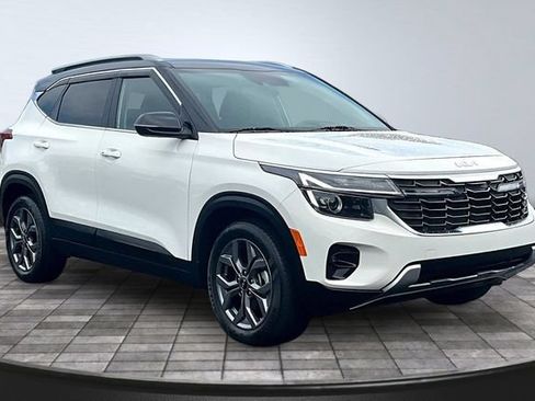 Certified 2024 Kia Seltos S FWD image 3
