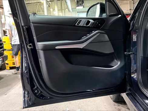 Used 2021 BMW X5 xDrive40i w/ M Sport Package AWD/4WD image 22