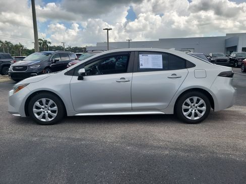 Used 2022 Toyota Corolla LE FWD image 7