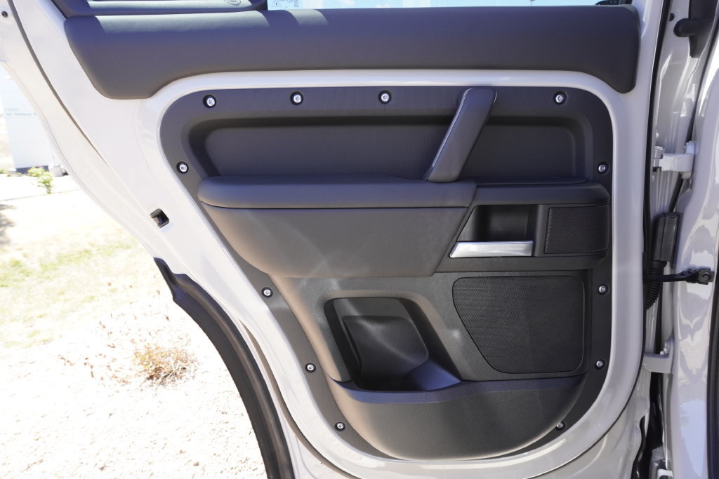 New 2026 Land Rover Defender 110 X-Dynamic SE AWD/4WD image 28