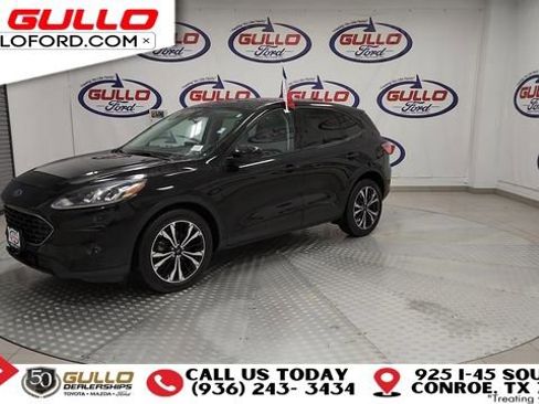 Used 2021 Ford Escape SE w/ SE Sport Appearance Package image 4