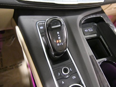 Used 2022 Cadillac Escalade Premium Luxury image 29