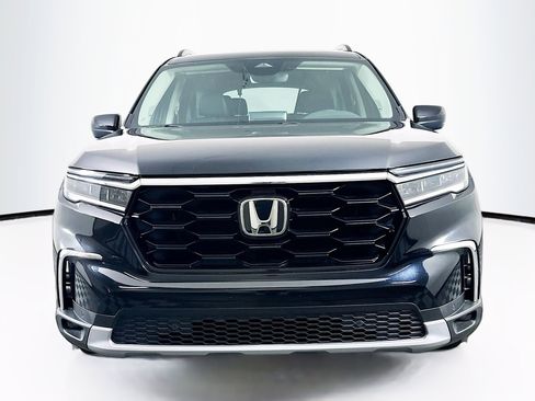 Used 2023 Honda Pilot Touring image 2