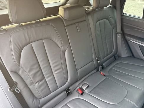 Used 2021 BMW X5 xDrive40i w/ M Sport Package image 25
