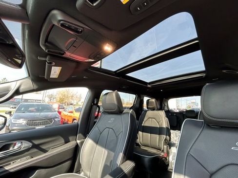 New 2026 Chrysler Pacifica Limited AWD/4WD image 36
