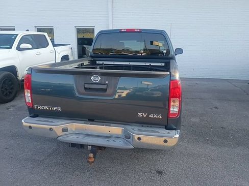 Used 2013 Nissan Frontier SV w/ SV Value Truck Pkg AWD/4WD image 16