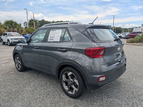 Used 2025 Hyundai Venue SEL FWD image 5