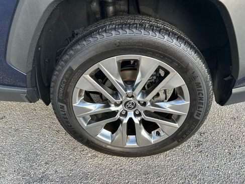 Used 2021 Toyota RAV4 XLE Premium FWD image 10