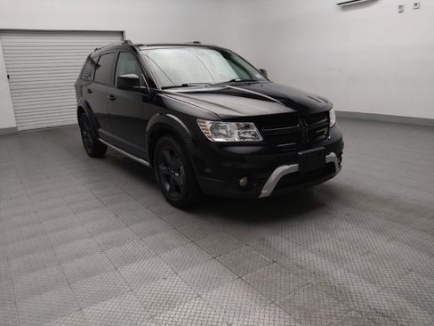 Used 2019 Dodge Journey Crossroad w/ Family Entertainment Group FWD image 13