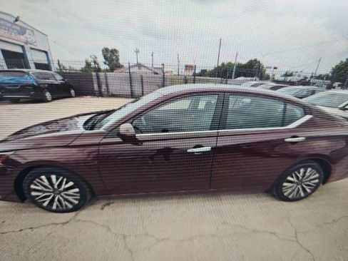 Used 2023 Nissan Altima 2.5 SV w/ SV Premium Package image 5