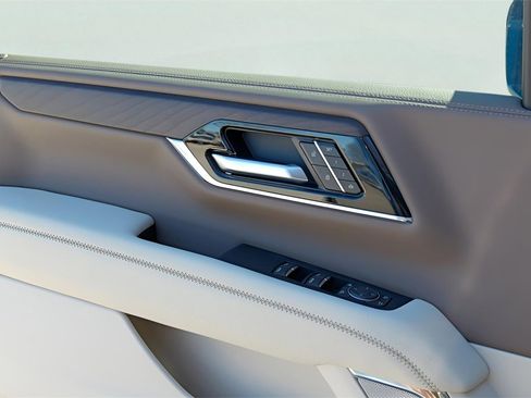 New 2026 GMC Yukon XL Denali w/ Denali Reserve Package image 19