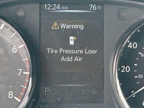 Used 2017 Nissan Rogue SV FWD image 24