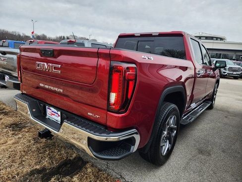 New 2026 GMC Sierra 1500 SLT image 3
