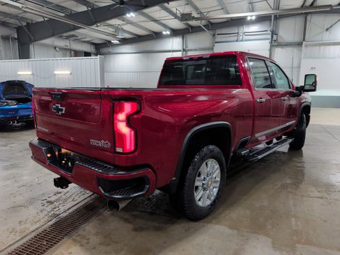 Used 2025 Chevrolet Silverado 2500 High Country w/ Technology Package AWD/4WD image 3