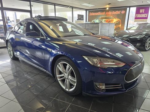 Used 2015 Tesla Model S 70D image 3