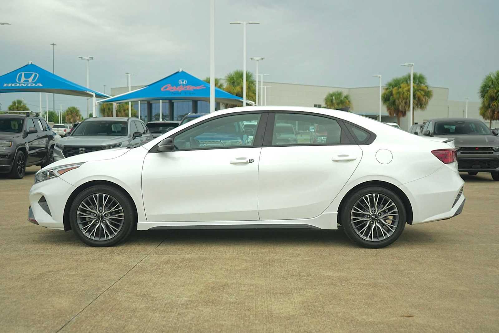 Used 2023 Kia Forte GT-Line FWD image 3