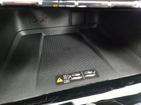 Used 2024 Chevrolet Traverse LT image 29