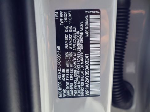 Certified 2025 Porsche Cayenne AWD/4WD image 28