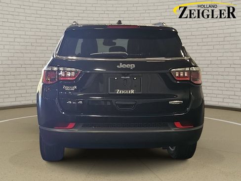 Used 2022 Jeep Compass Latitude w/ Sun and Sound Group AWD/4WD image 6