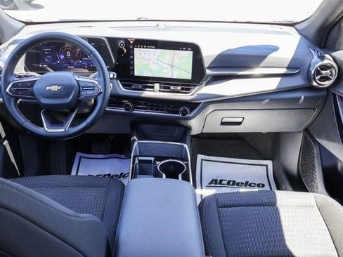 Certified 2025 Chevrolet Equinox LT FWD image 10