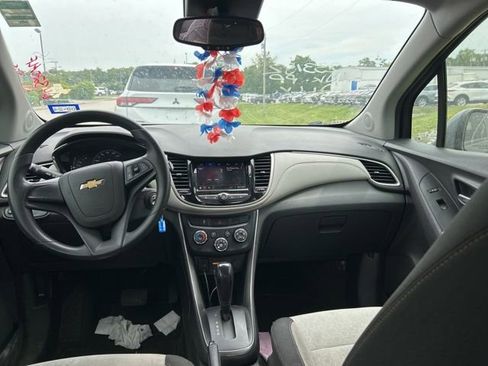 Used 2020 Chevrolet Trax LS FWD image 5