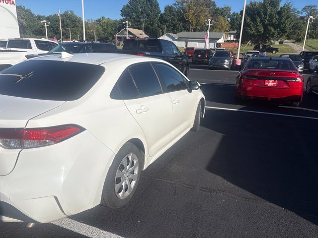 Used 2021 Toyota Corolla LE FWD image 3