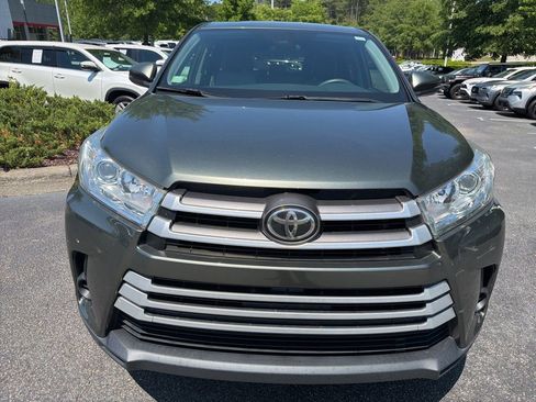 Used 2019 Toyota Highlander LE FWD image 3