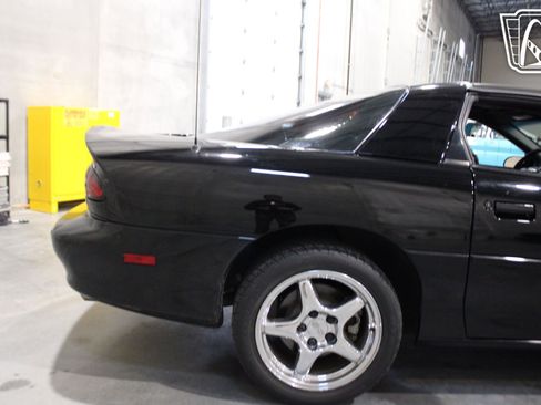 Used 2000 Chevrolet Camaro Z28 w/ SS Performance/Appearance Pkg RWD image 33