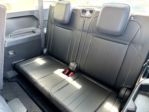 Certified 2024 Volkswagen Tiguan SE image 28