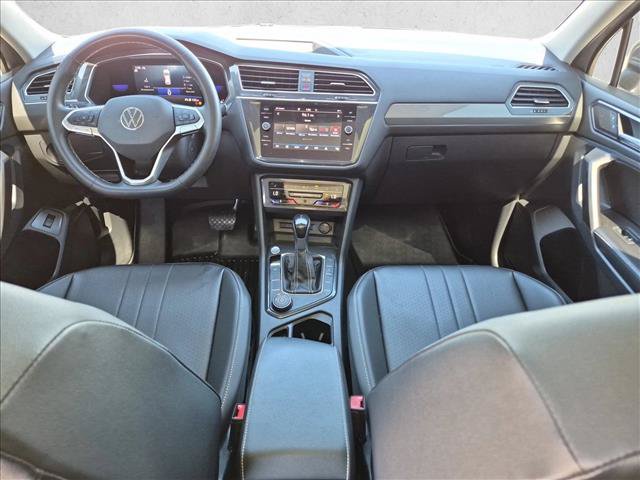 Used 2022 Volkswagen Tiguan SE w/ Panoramic Sunroof Package AWD/4WD image 16