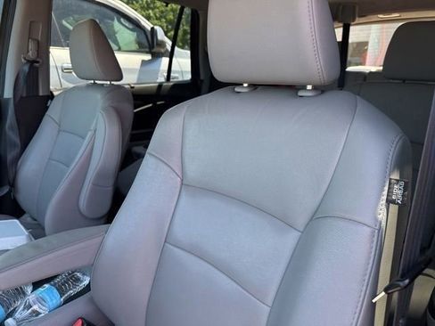 Used 2022 Honda Pilot Touring image 9