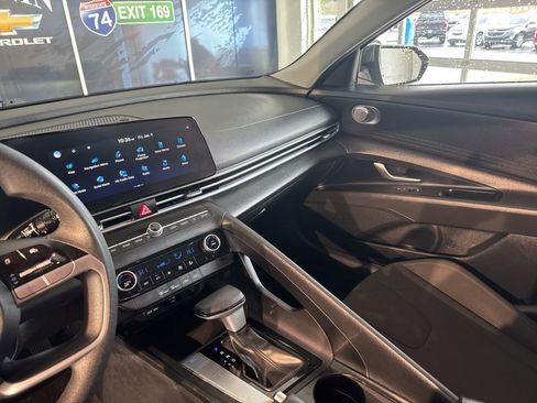Used 2024 Hyundai Elantra SEL image 23