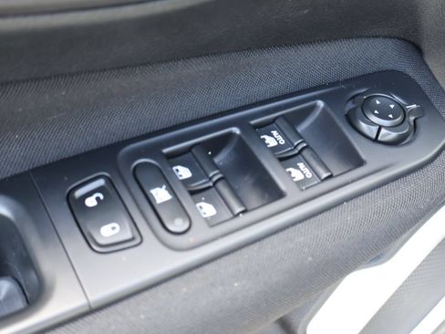 Used 2018 Jeep Renegade Latitude FWD image 10