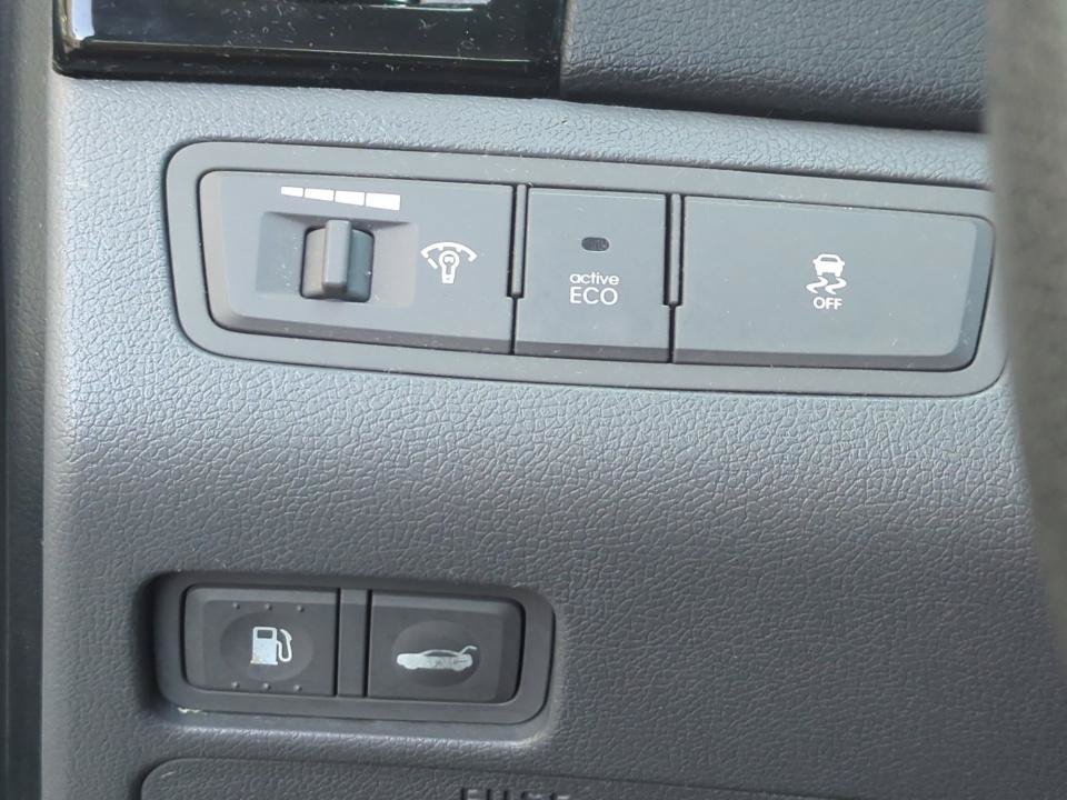 Used 2013 Hyundai Sonata Limited w/ Premium Pkg FWD image 30